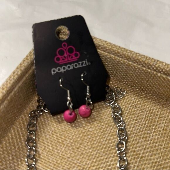 Paparazzi Pink Silver Tone Marble Heart Chain Necklace and Earrings Set - Picture 3 of 6